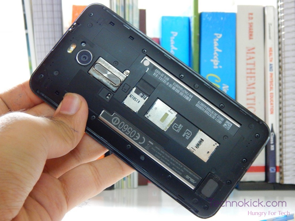 Sim and Memory card slots on the Zenfone 2